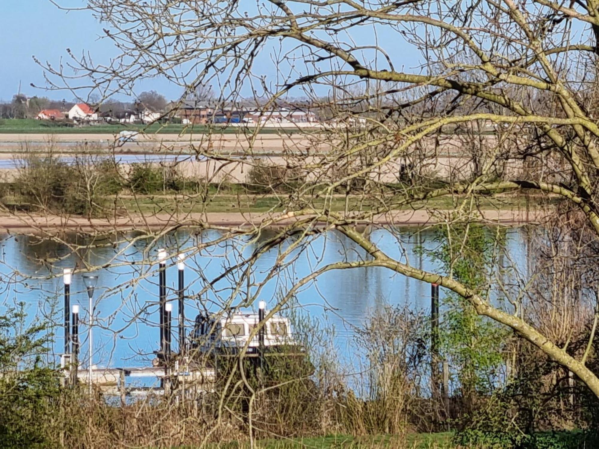 B&B Maaslandje Wijk en Aalburg Extérieur photo